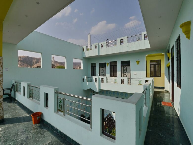 Oyo 12505 Hotel Mj