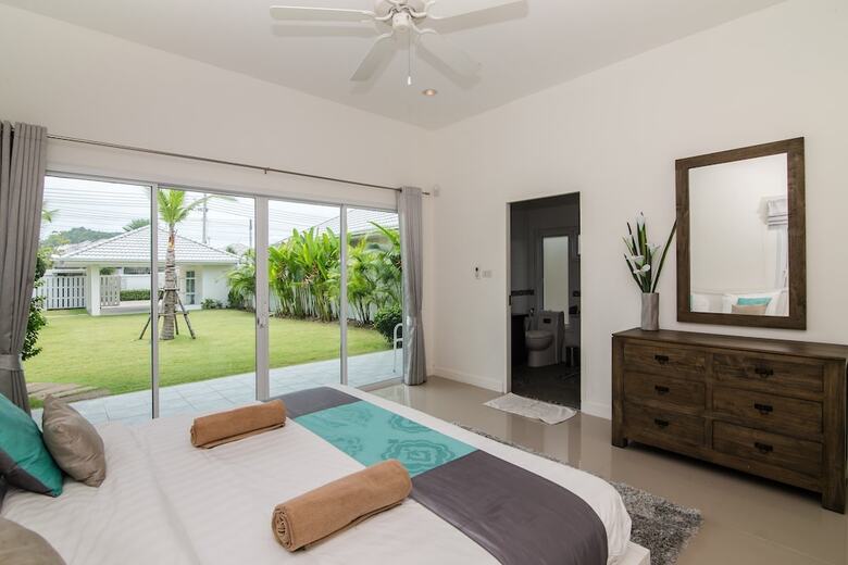 Private  4 Bedroom Pool Villa L28