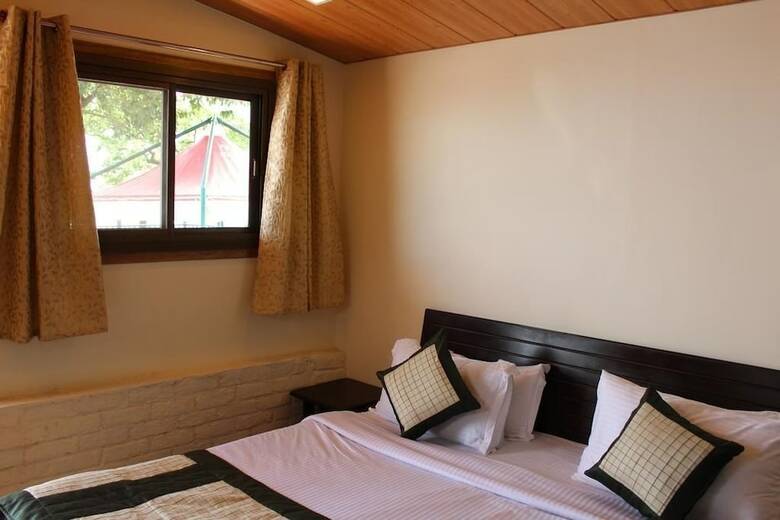 Hotel Jharipani Castle