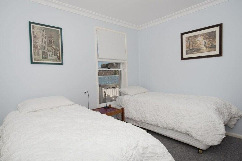 Bed & Breakfast Canberra's White House