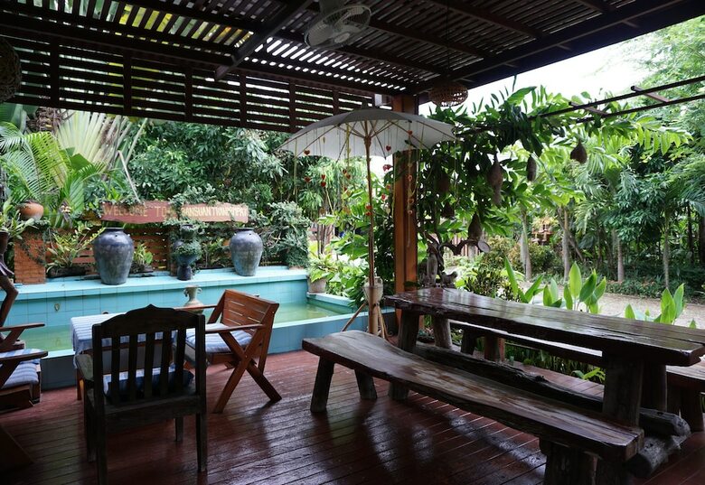 Hotel Bansuan Thanormpat Resort