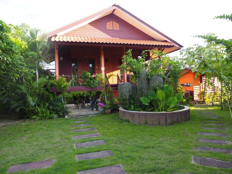 Hotel Bansuan Thanormpat Resort