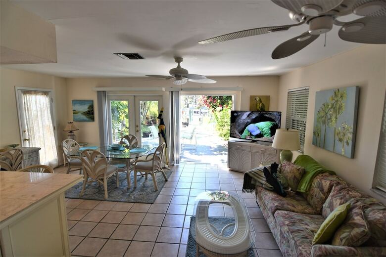 Oasis At John's Pass Madeira Beach