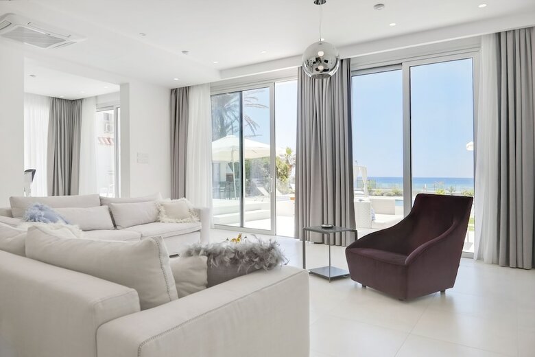 Royal 4 Bedroom Seafront Villa