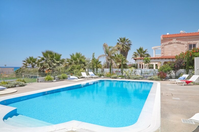 Royal 4 Bedroom Seafront Villa