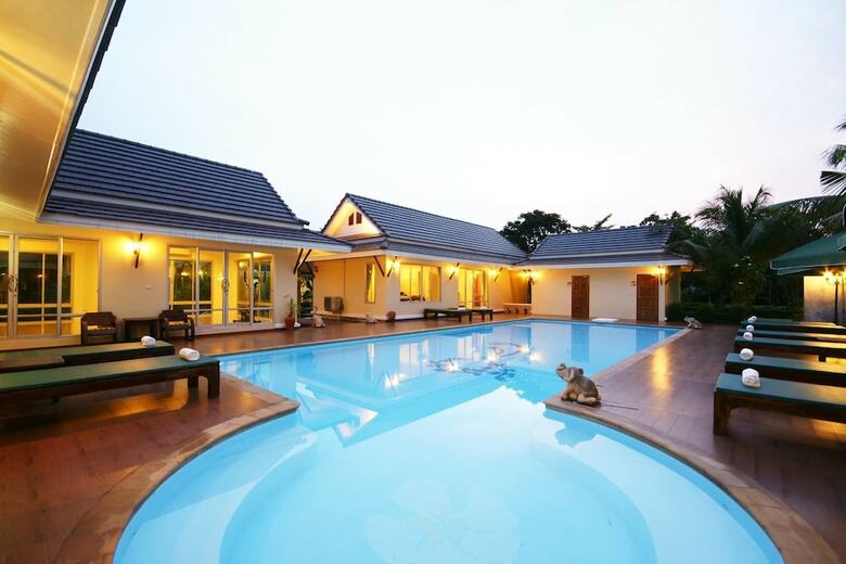 Hotel The Forest Home Resort