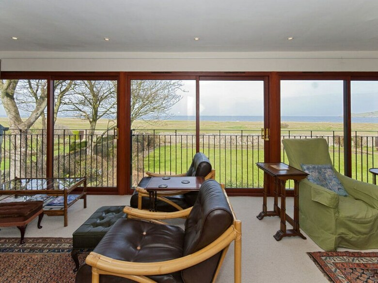 West Links View
