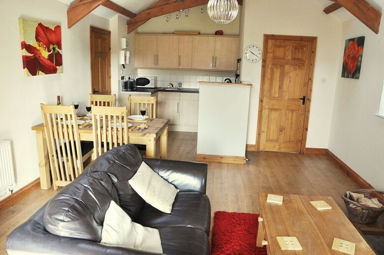 Lovingly Restored Detached Barn With Charming Features Near Looe