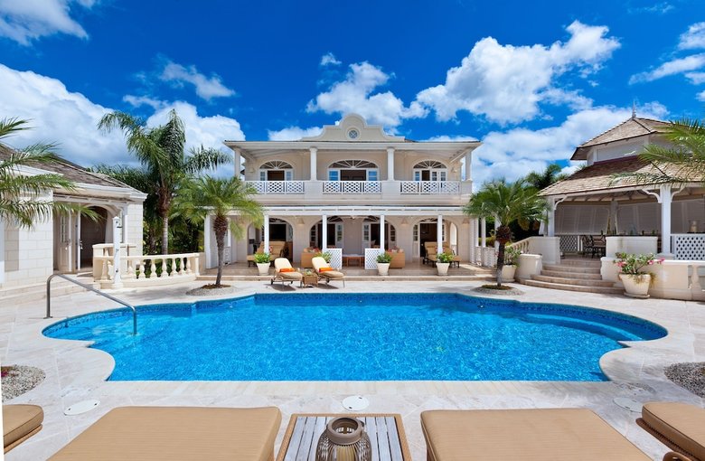 Villa Half Century House By Altman