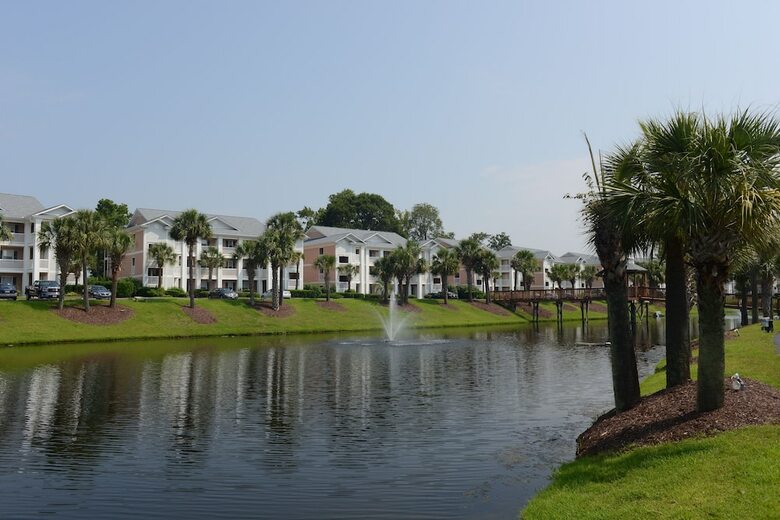 Hotel River Oaks Resort