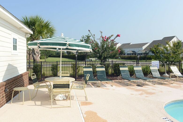 Hotel River Oaks Resort