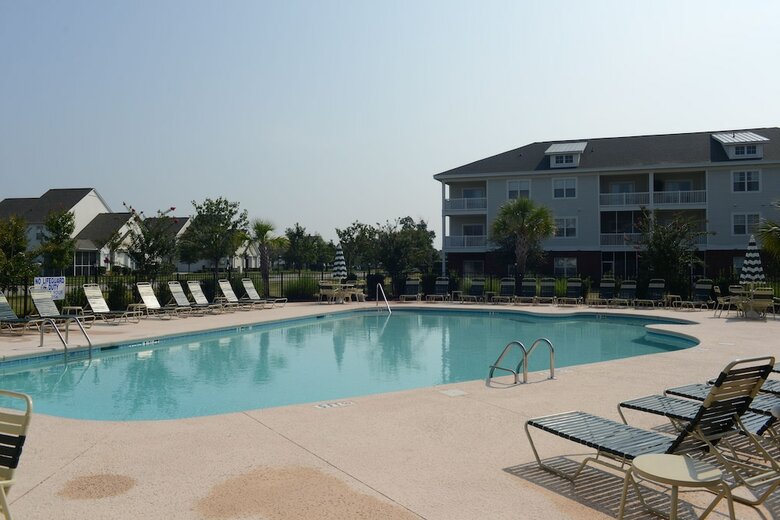 Hotel River Oaks Resort