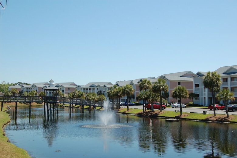 Hotel River Oaks Resort
