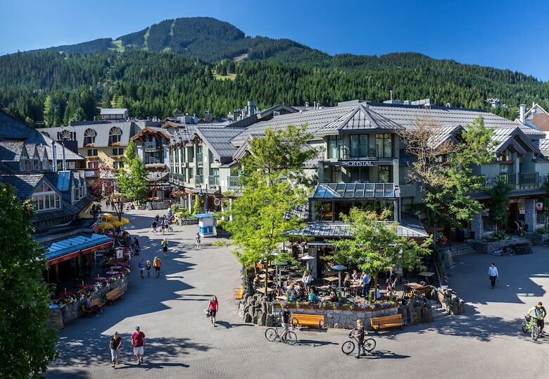Hotel Crystal Lodge & Suites