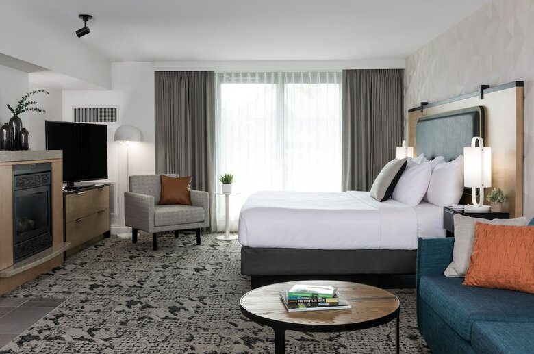 Hotel Crystal Lodge & Suites