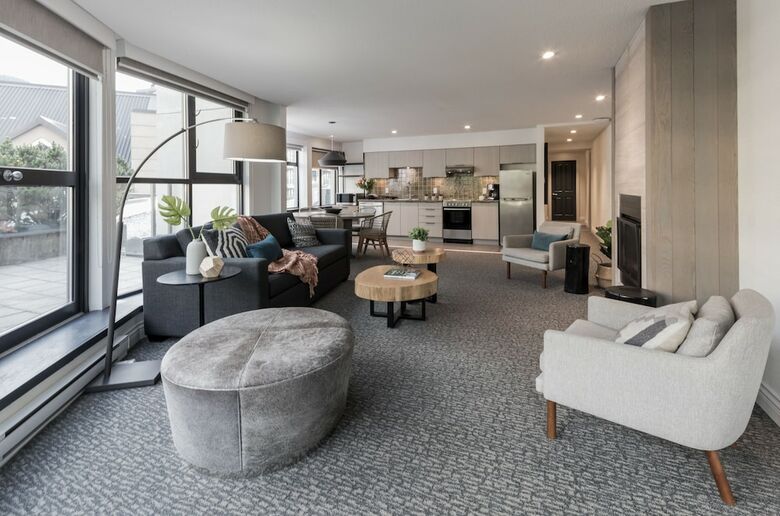 Hotel Crystal Lodge & Suites