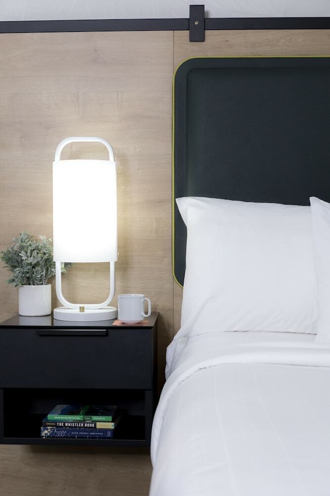 Hotel Crystal Lodge & Suites