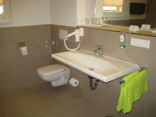 Hostal Gasthaus Pension Zur Linde