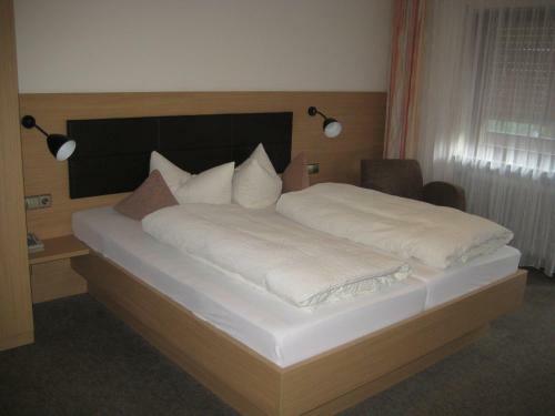 Hostal Gasthaus Pension Zur Linde