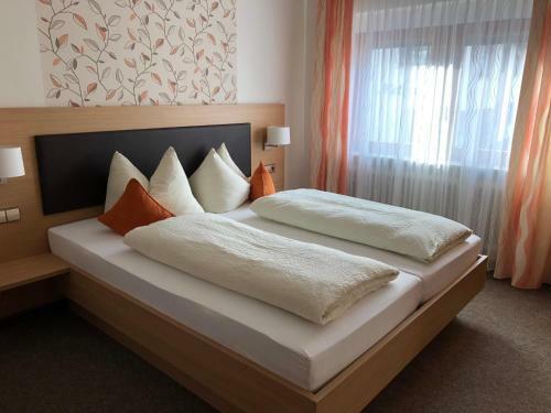 Hostal Gasthaus Pension Zur Linde