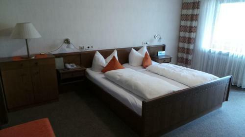 Hostal Gasthaus Pension Zur Linde
