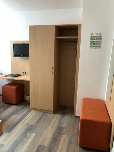 Hostal Gasthaus Pension Zur Linde