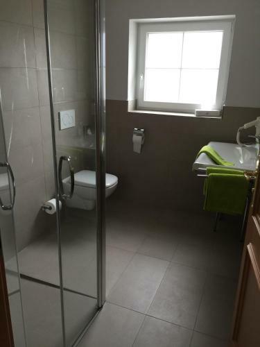 Hostal Gasthaus Pension Zur Linde