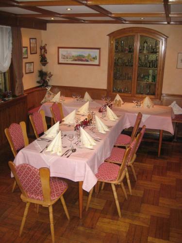 Hostal Gasthaus Pension Zur Linde