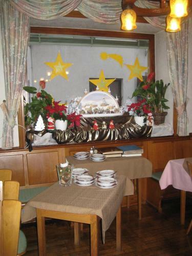 Hostal Gasthaus Pension Zur Linde