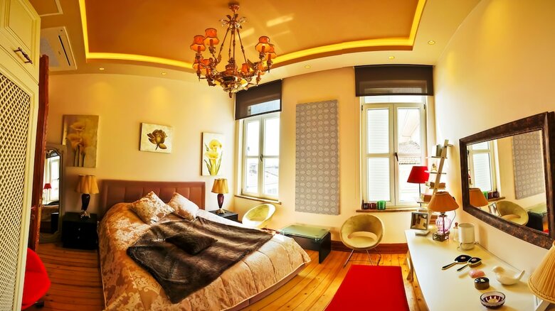 Maroon Residence