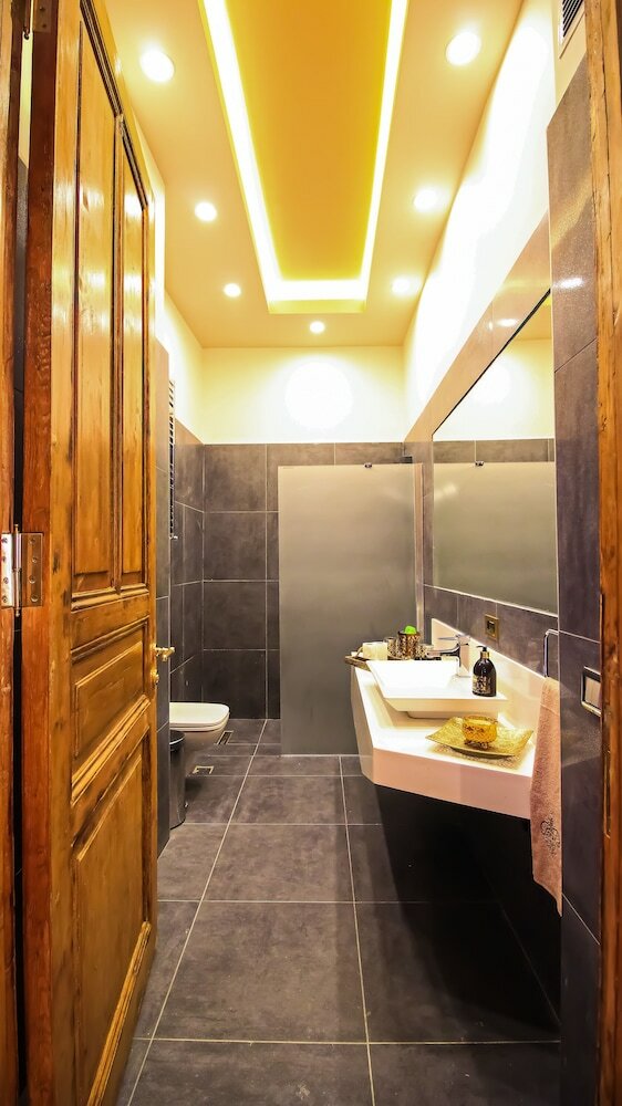 Maroon Residence