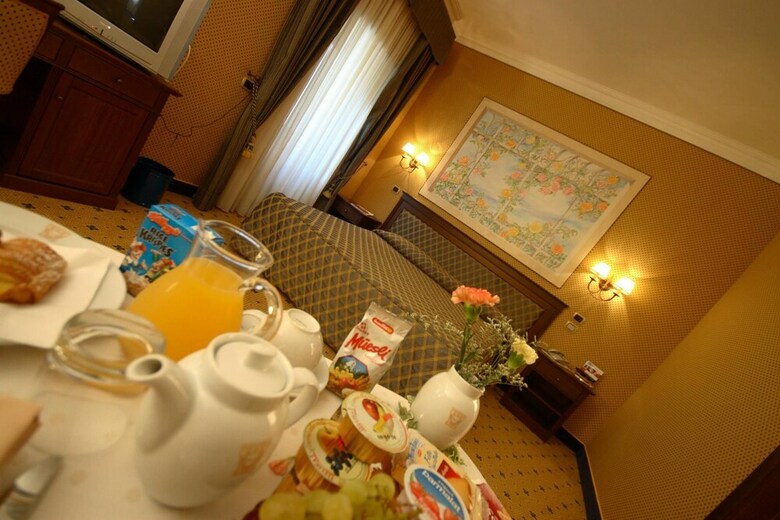 Hotel Don Carlo 4s