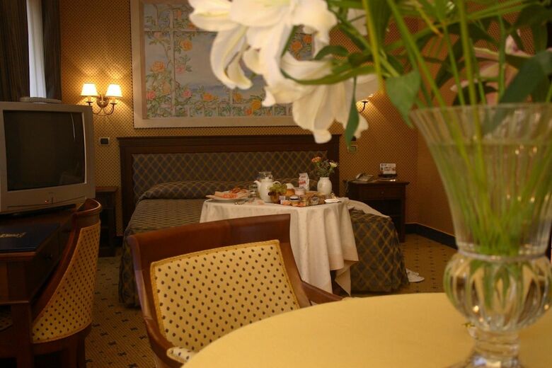 Hotel Don Carlo 4s