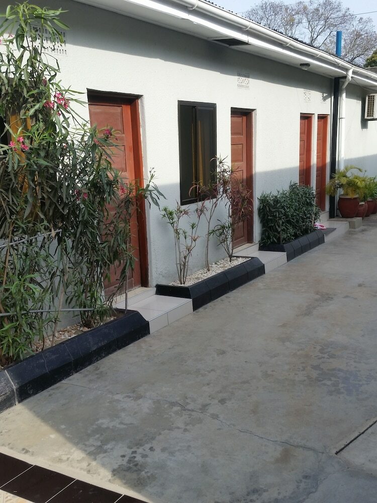 Hotel Raha Leo Inn