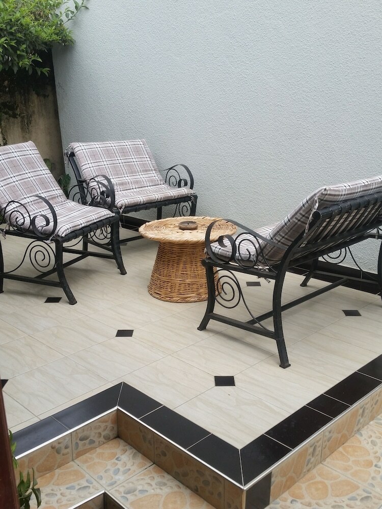 Hotel Raha Leo Inn