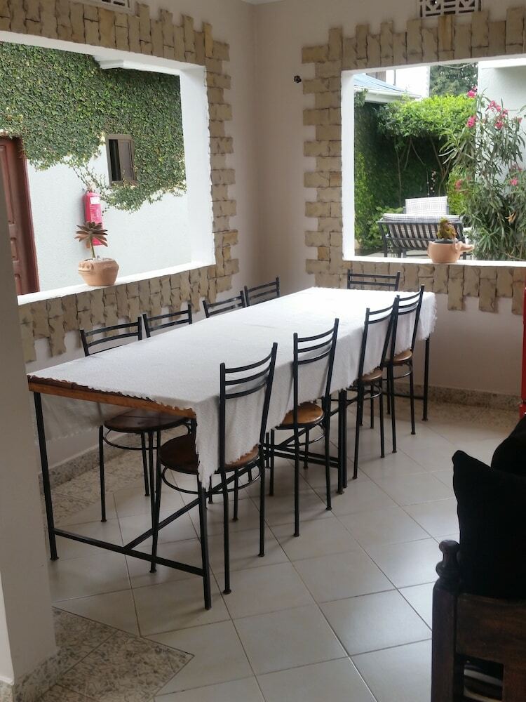 Hotel Raha Leo Inn