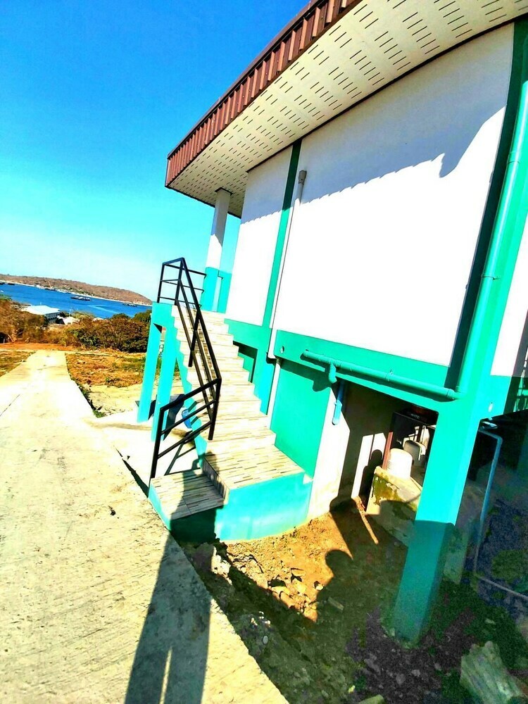 Hotel Neutron Bungalow