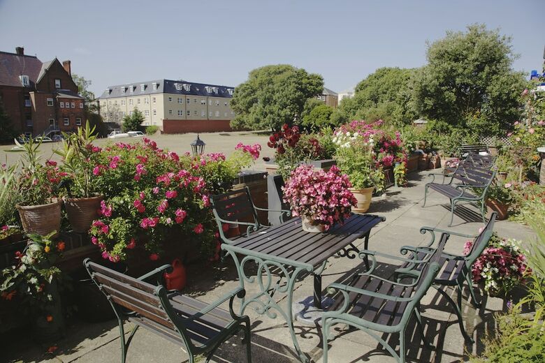 Hotel Barons Court