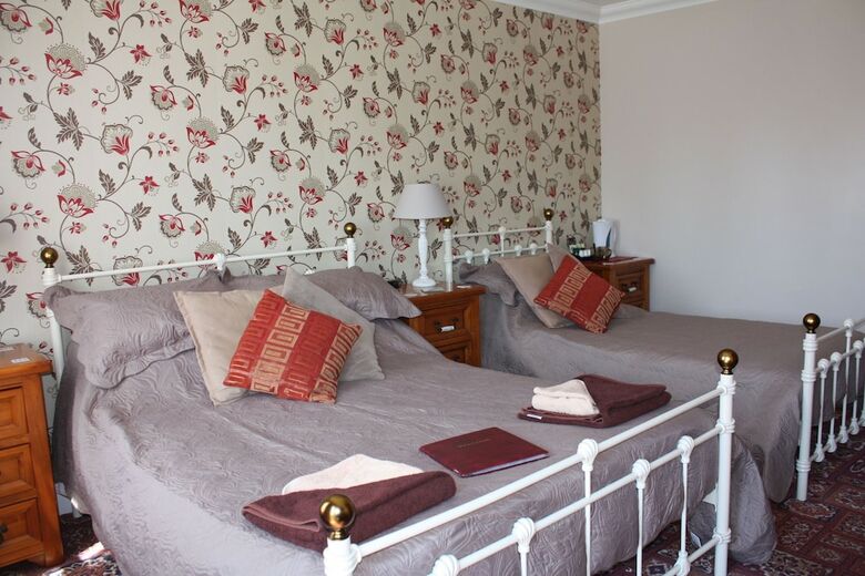 Hotel Barons Court