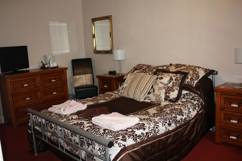 Hotel Barons Court