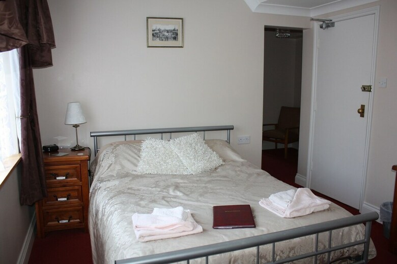 Hotel Barons Court