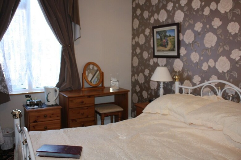 Hotel Barons Court