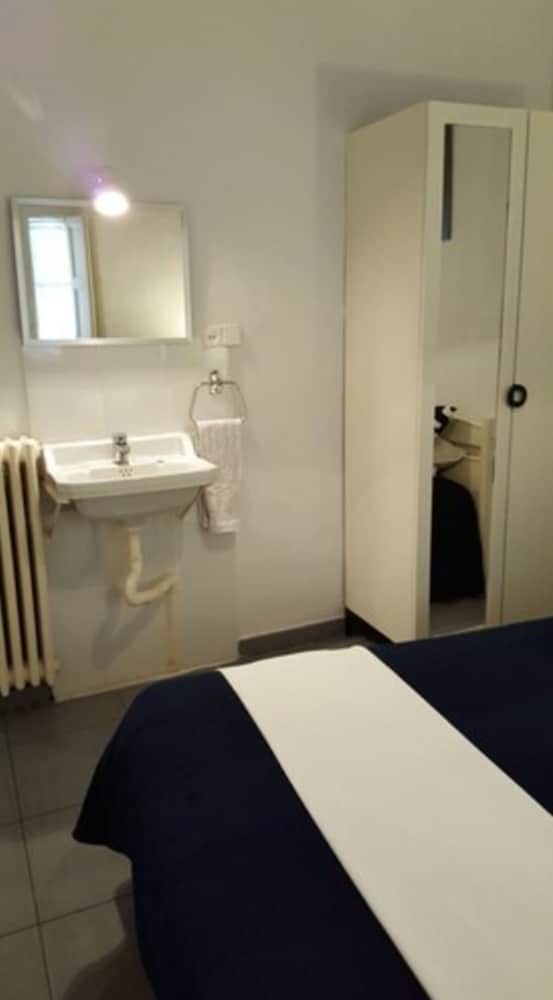 Hostal Parisien