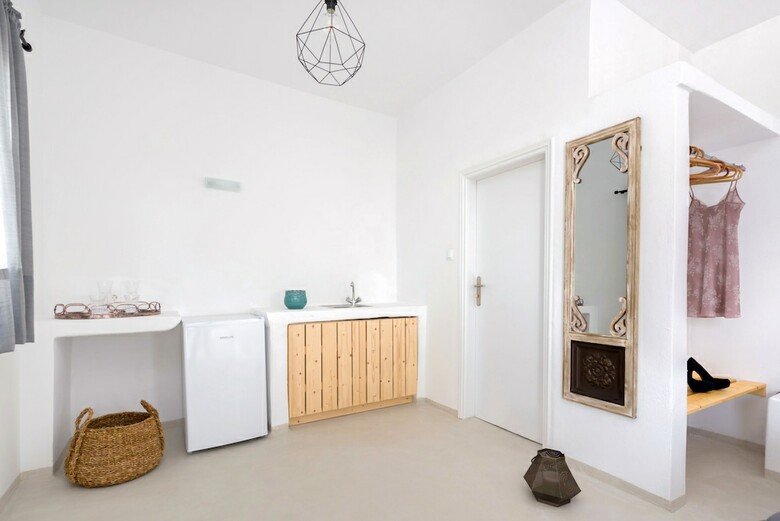 Anthelea Santorini Hotel