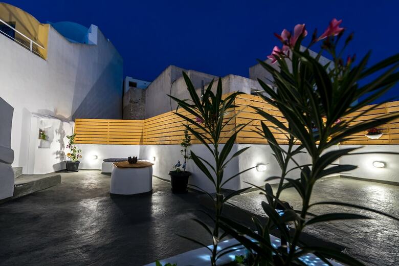 Anthelea Santorini Hotel