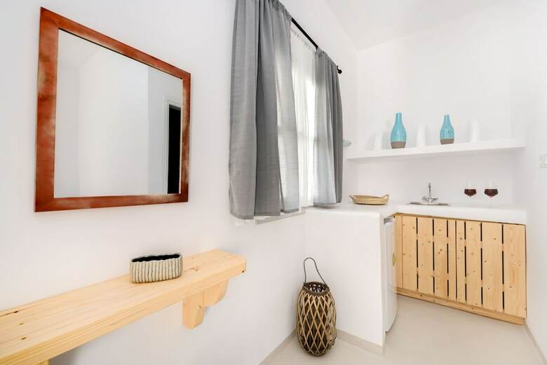 Anthelea Santorini Hotel