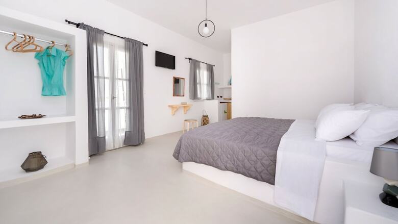 Anthelea Santorini Hotel