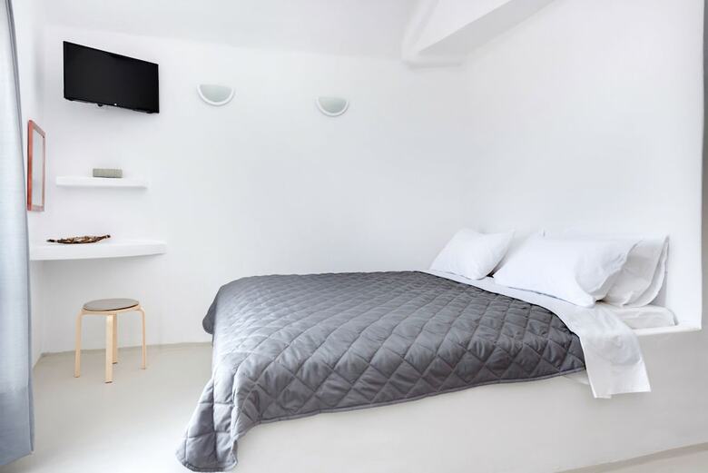 Anthelea Santorini Hotel