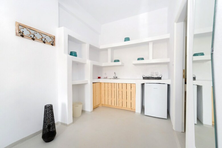 Anthelea Santorini Hotel
