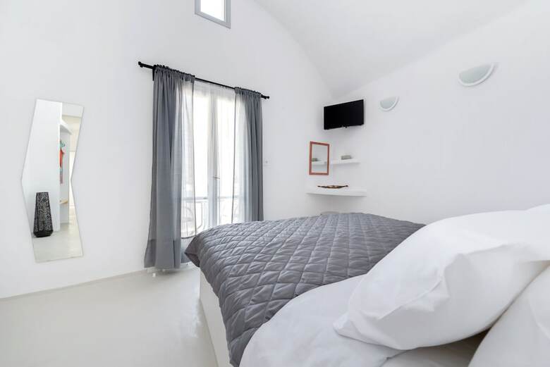 Anthelea Santorini Hotel